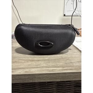 Oakley Sunglasses Black Zip Around Padded Clam Shell Hard Case (Case Only)45